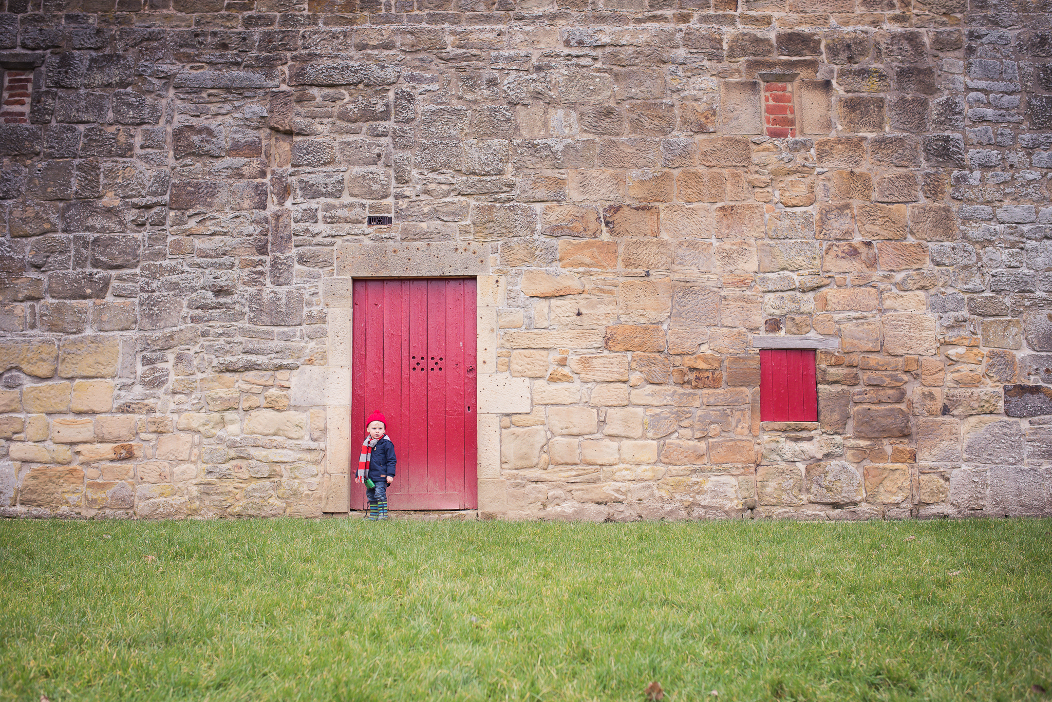 belsay hall and gardens, northumberland, photographer, child portraits, child photography northumberland, family portraits, family days out.