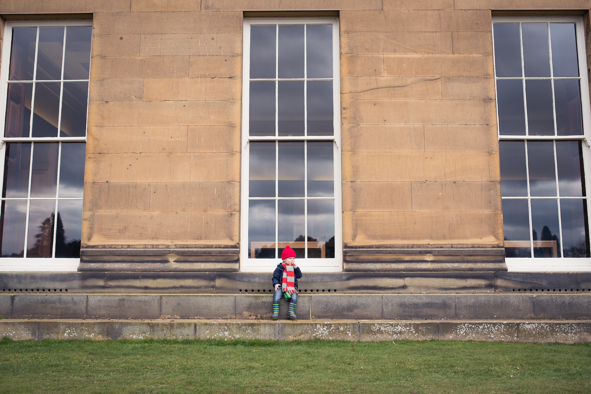 belsay hall and gardens, northumberland, photographer, child portraits, child photography northumberland, family portraits, family days out.