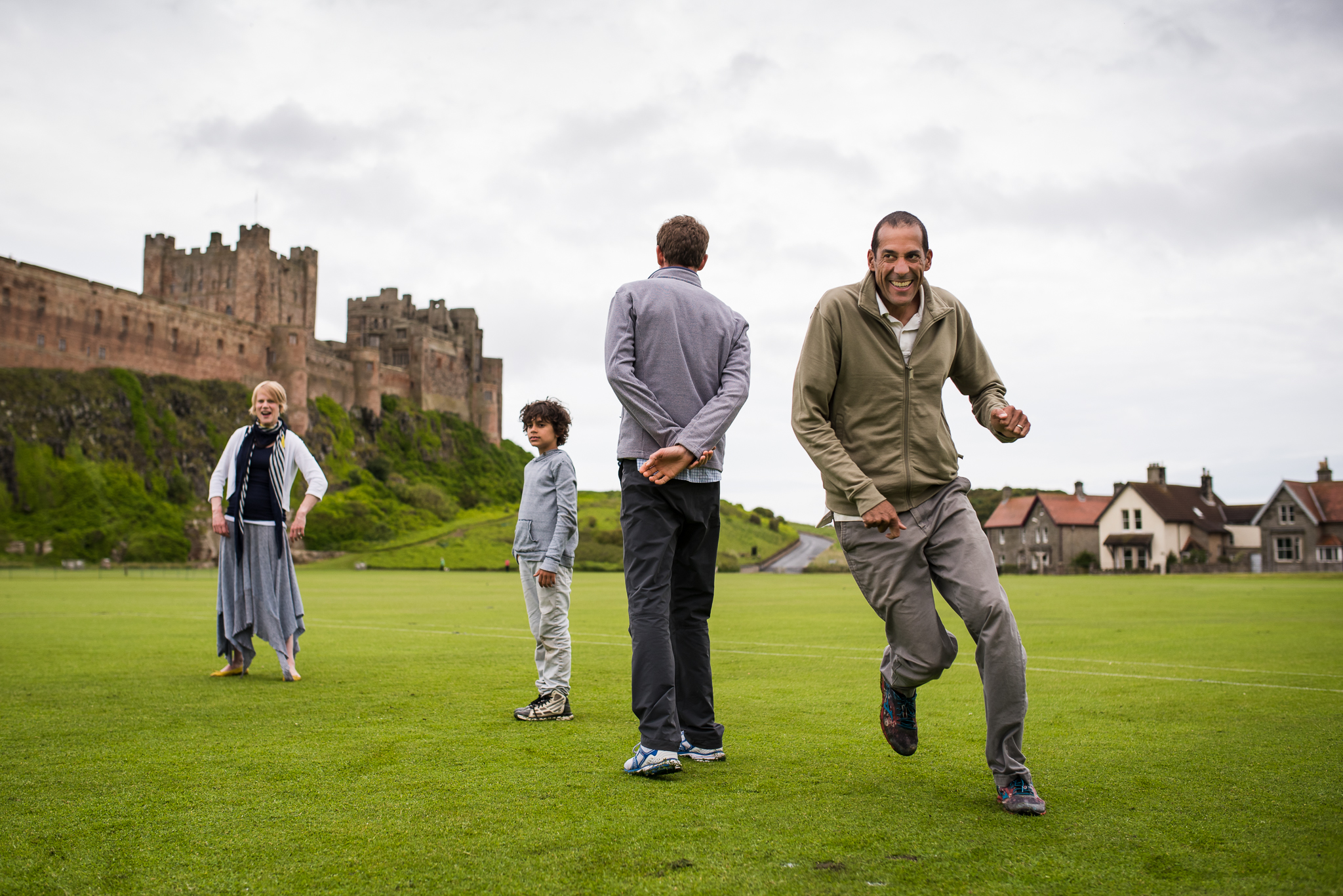 unscripted-photography_bamburgh_machin_lr_169 family reunion photoshoot, vacation photographer, holiday photographer, photographer northumberland, family photographer newcastle