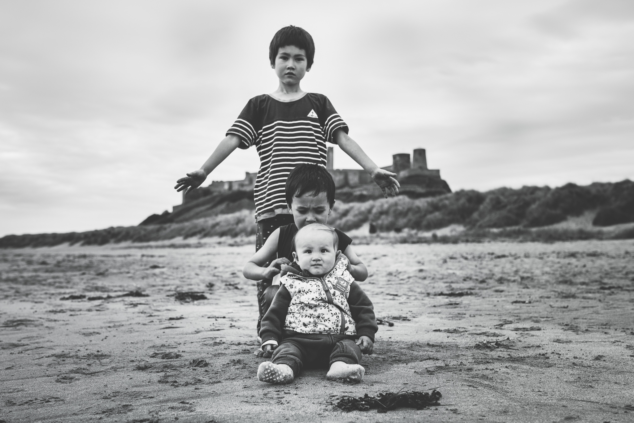 unscripted-photography_bamburgh_machin_lr_221 family reunion photoshoot, vacation photographer, holiday photographer, photographer northumberland, family photographer newcastle
