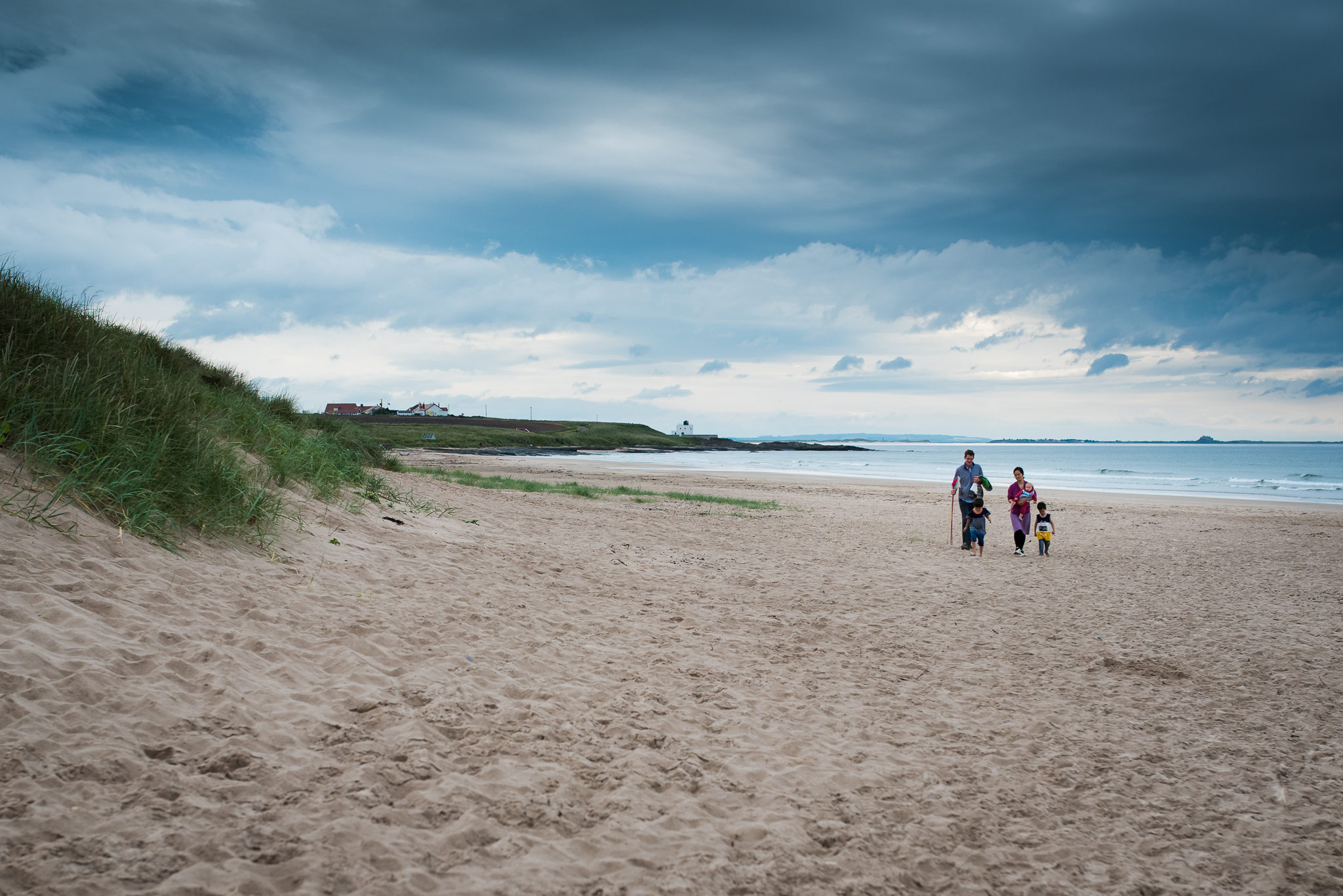 unscripted-photography_bamburgh_machin_lr_263 family reunion photoshoot, vacation photographer, holiday photographer, photographer northumberland, family photographer newcastle