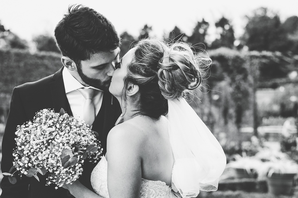 Wedding Photographer Newcastle Kisses at Alnwick Gardens