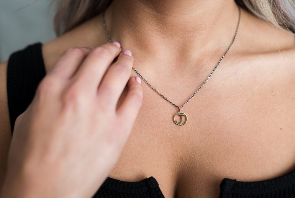 necklace model photography