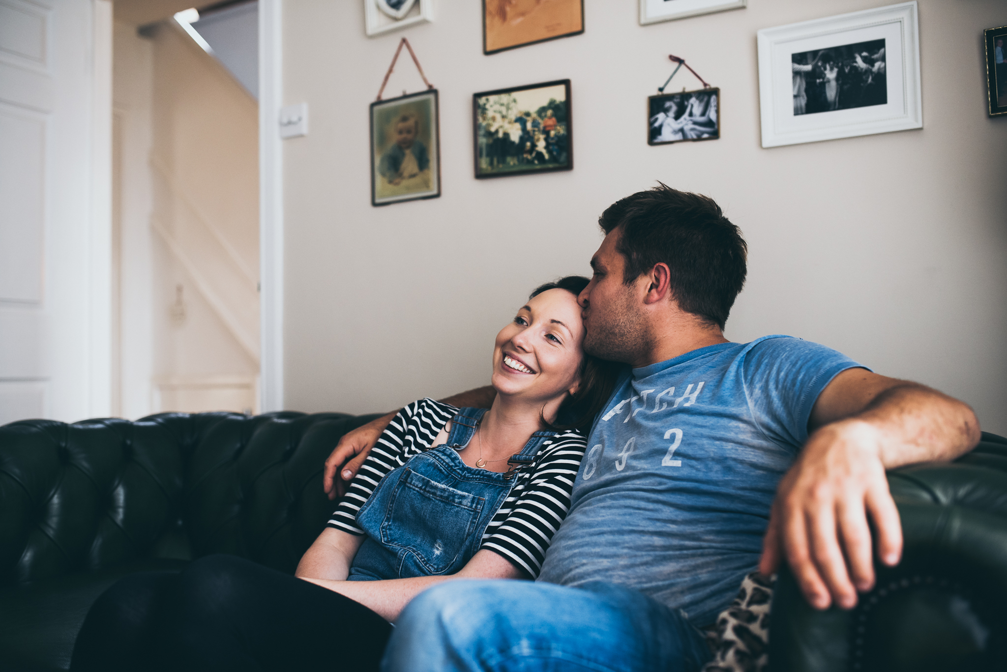Unscripted Photography - Documentary and Portrait Photographer based in Northeast UK Daddy kisses mummy on the head