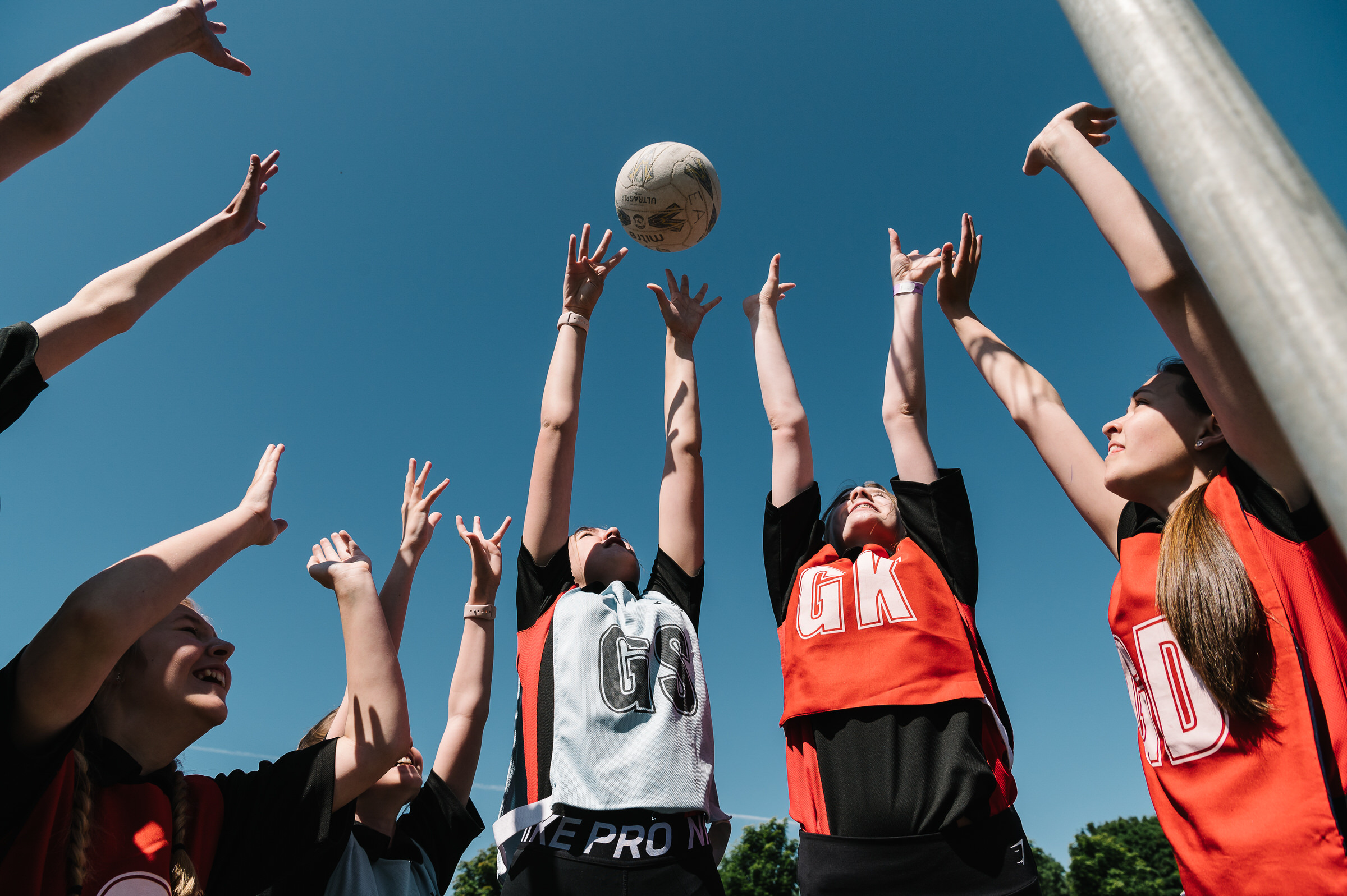 girls playing netball